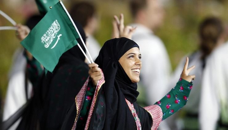 Зарплаты женщин и мужчин в Саудовской Аравии уравняют