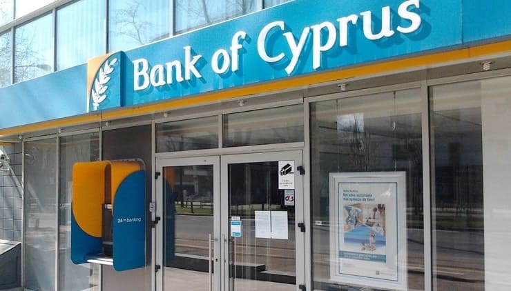 США вынуждают кипрские банки закрывать счета российских клиентов