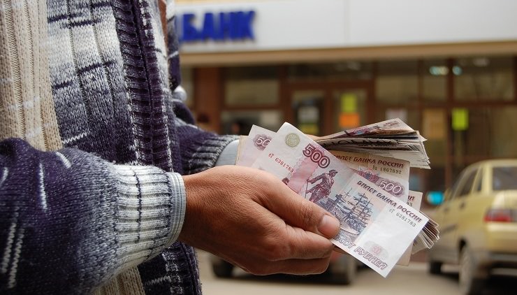 Россияне определили лучший способ хранения свободных денег
