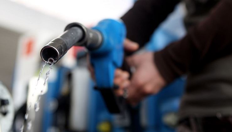 Правительство попытается сдержать рост цен на бензин