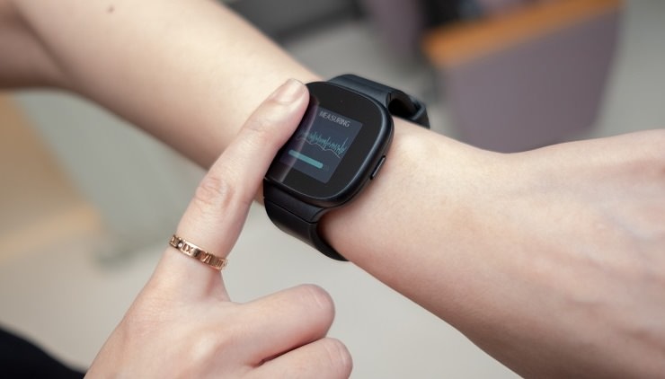 В России начали продавать часы с датчиком артериального давления