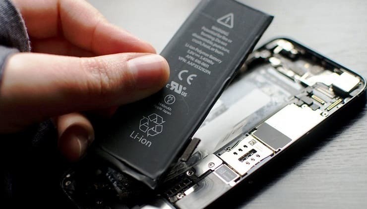 Производителей смартфонов заставят устанавливать съемные аккумуляторы